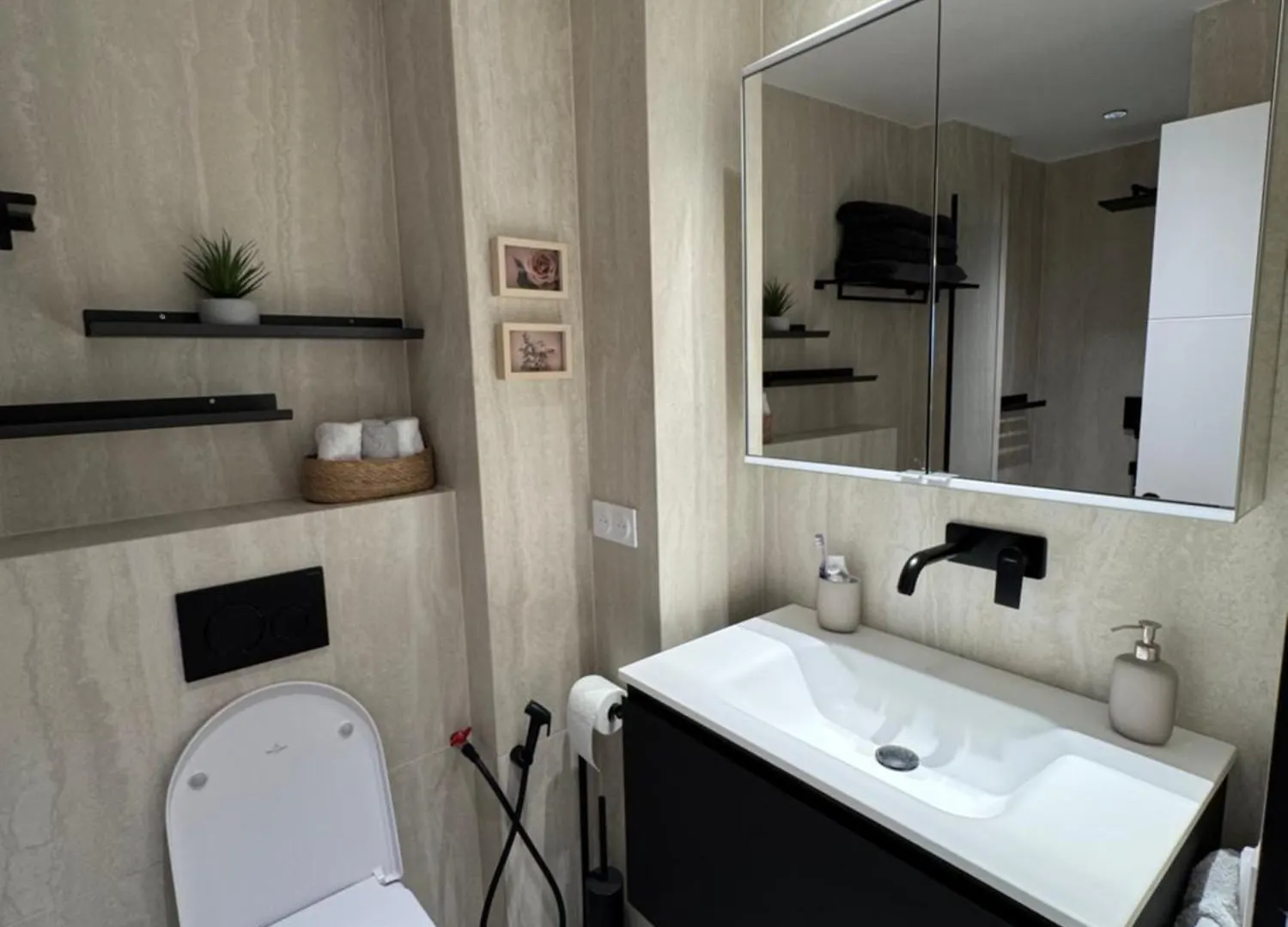 2 Bedroom Apartment Renovated In The Heart Of Paříž